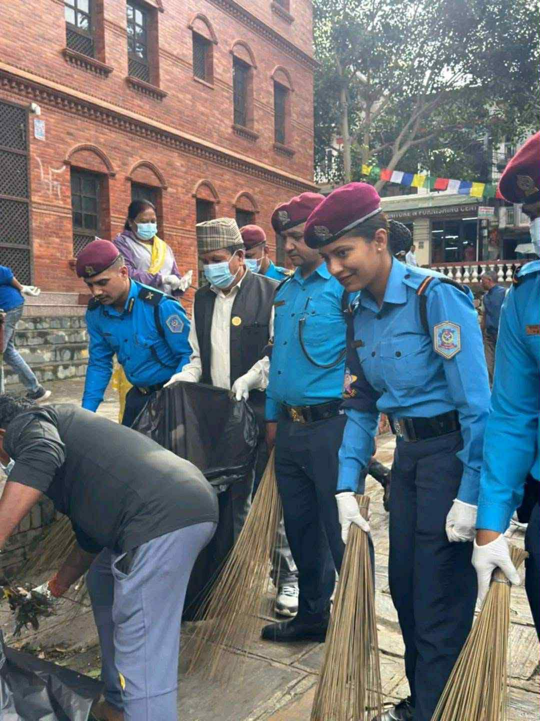 बुढानिलकण्ठ मन्दिर परिसरमा जनचेतनामुलक सरसफाई कार्यक्रम सम्पन्न