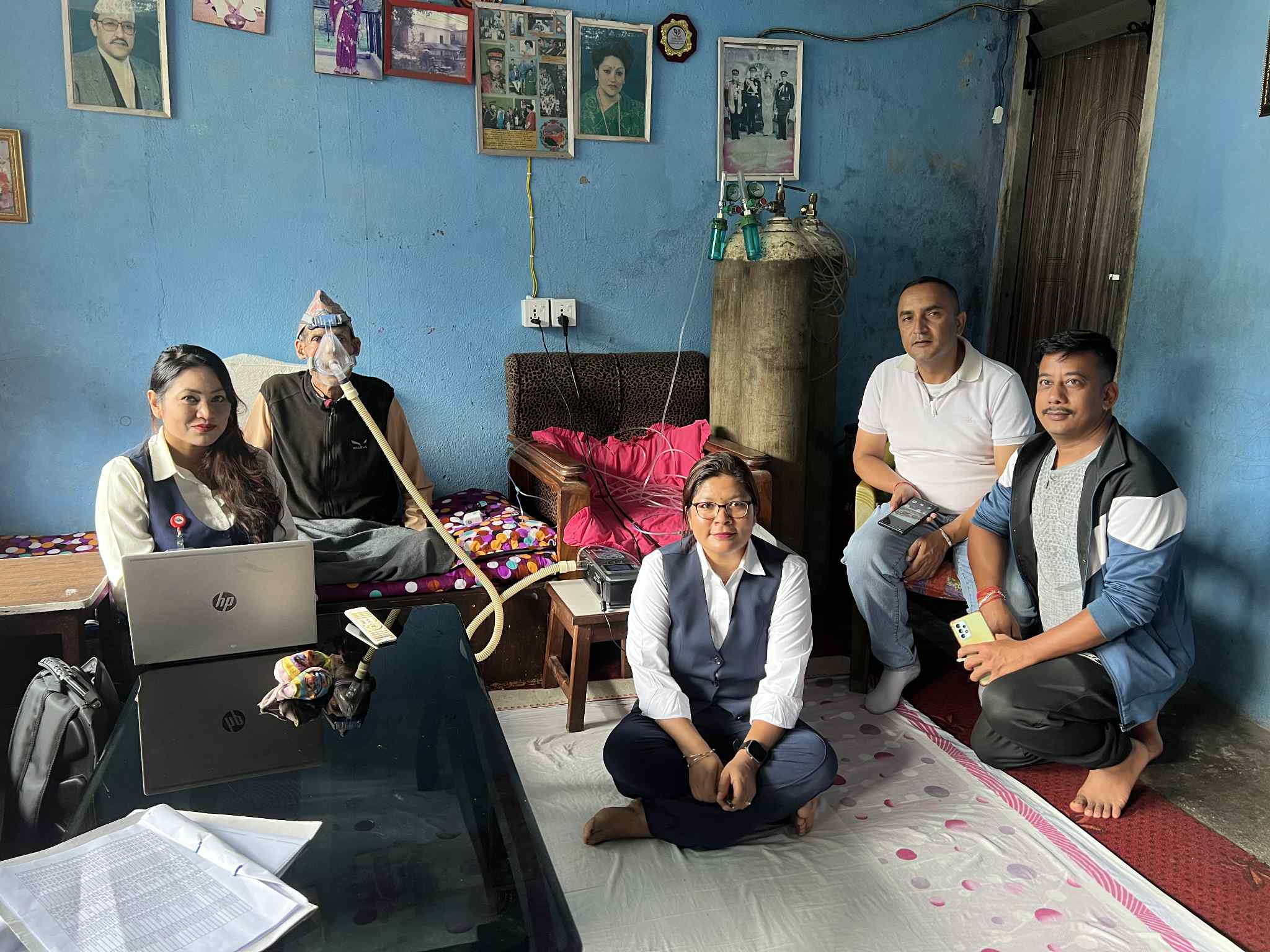 लक्षित वर्गिय व्यक्तिहरुलाई घर-घरमै गई सेवा दिँदै बुढानीलकण्ठ नगपालिका वडा-३ को कार्यालय