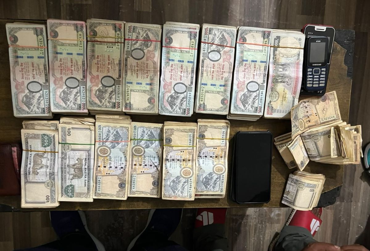 स्रोत नखुलेको २१ लाख ४० हजार रुपियाँसहित दुई जना हेटौँडाबाट पक्राउ