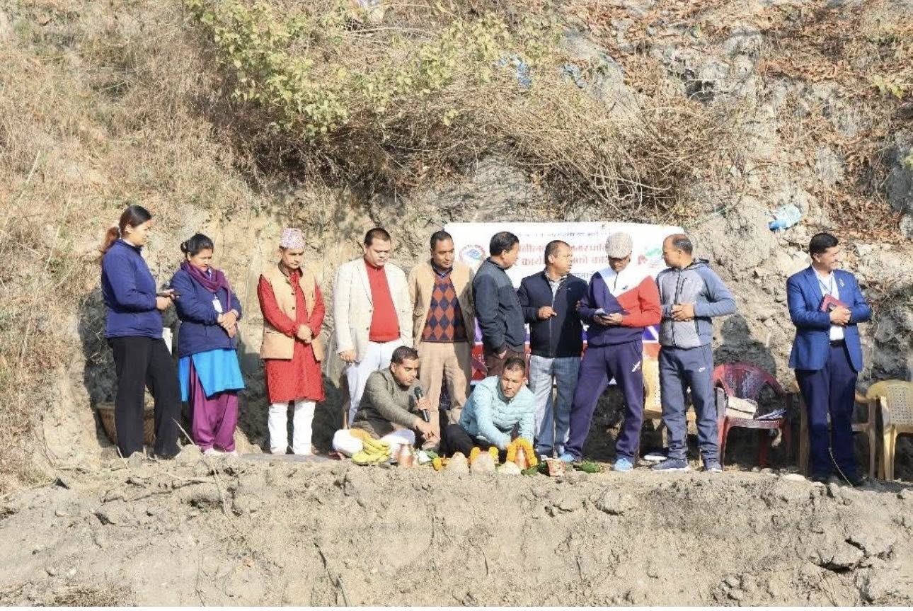बुढानिलकण्ठ वडा नं. २ मा गौरवको योजना 'बसपार्क' निर्माण सुरु
