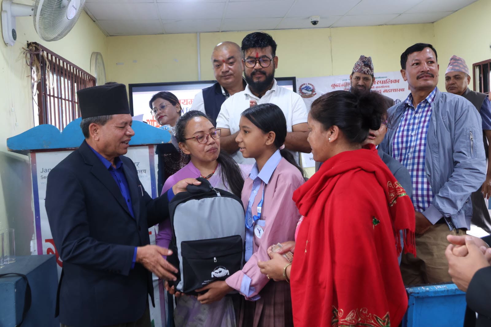 नगर प्रमुख छात्रवृत्ति कार्यक्रमअन्तर्गत जन उद्धार माध्यमिक विद्यालयका विद्यार्थीलाई छात्रवृत्ति वितरण