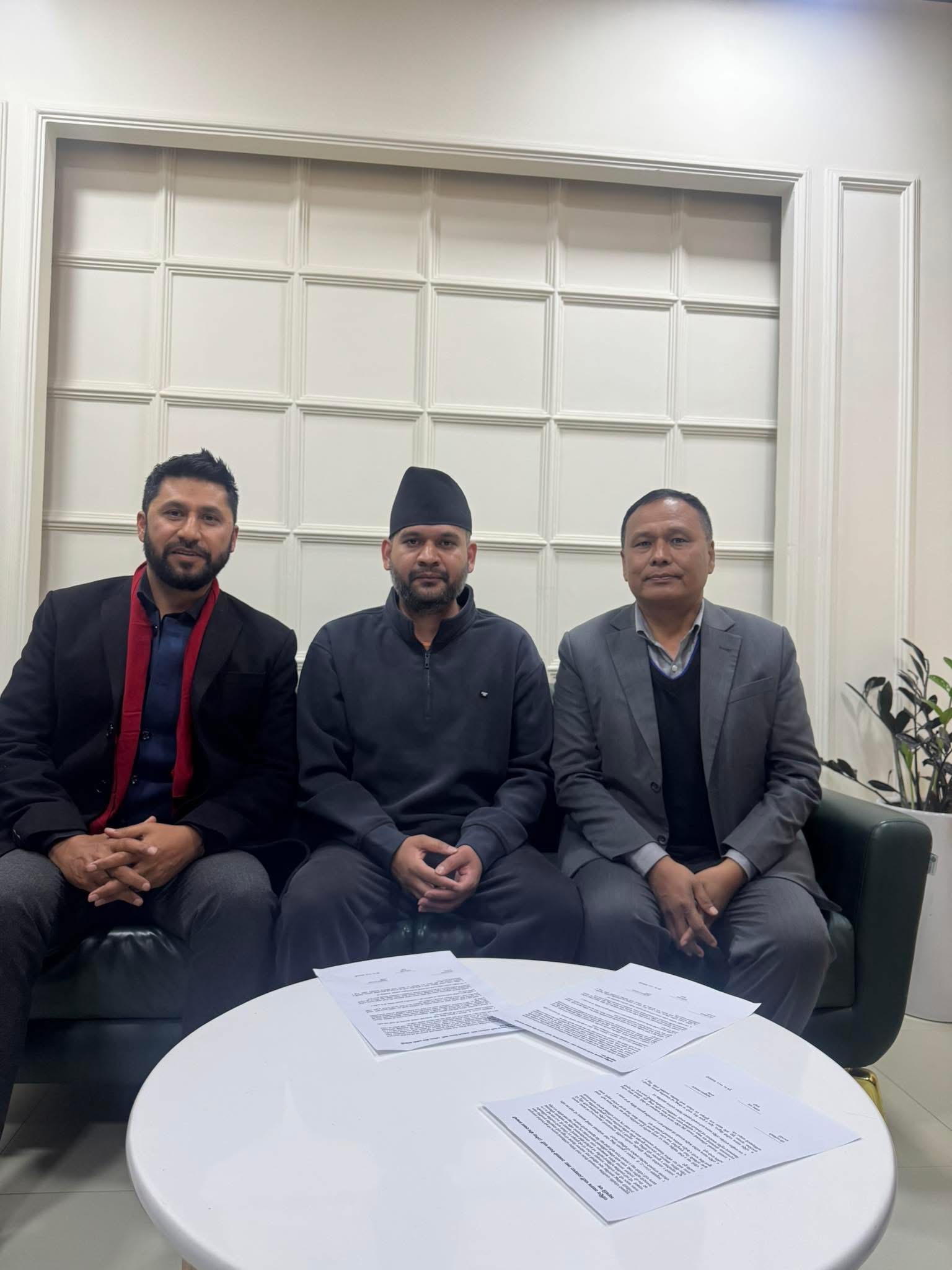 रास्वपा र उनेपाबीच पार्टी एकता गर्ने सहमति :सभापति रवि लामिछाने र उपसभापति कुलमान घिसिङ