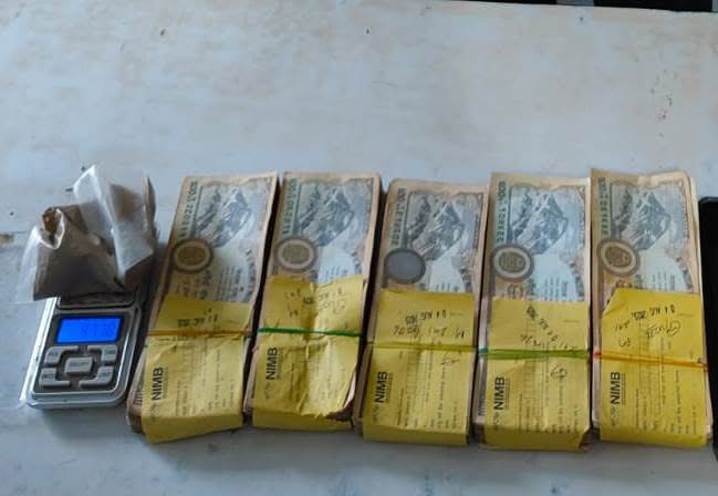 लागू औषध ब्राउन सुगर सहित ७ जना पक्राउ