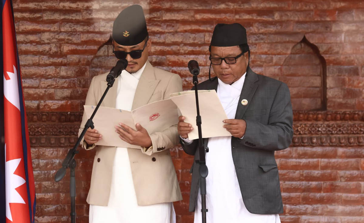 गृहमन्त्री गुरुङ र नवप्रवर्तनमन्त्री पुनले लिनुभयो पद तथा गोपनीयताको शपथ