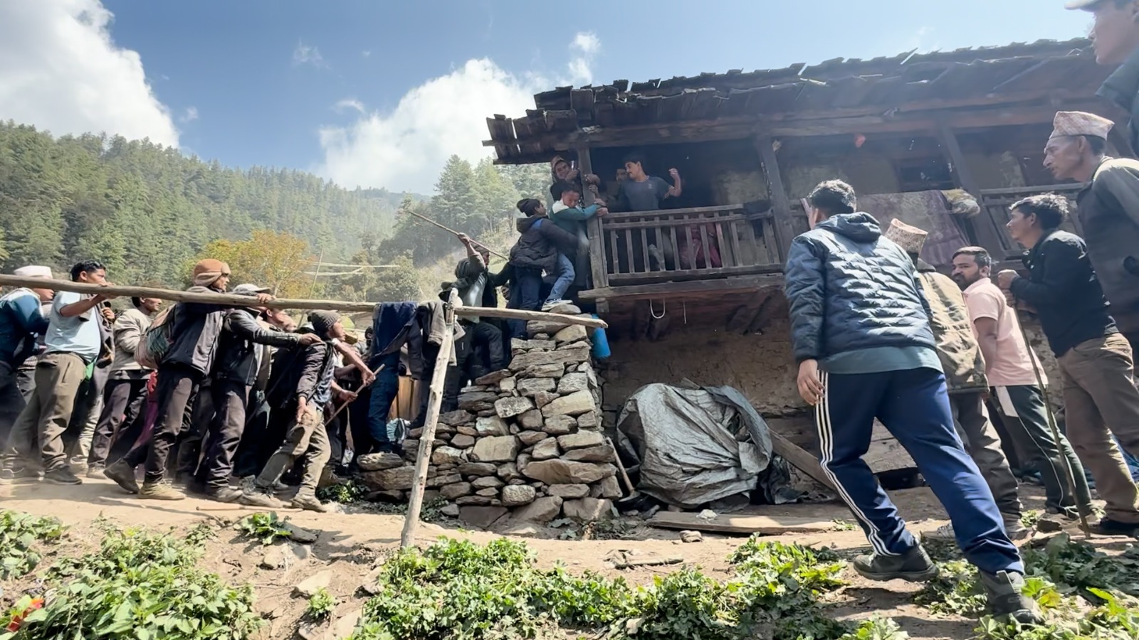 हुम्ला र बाजुराको सीमा विवादमा झडप हुँदा ६ जना घाइते