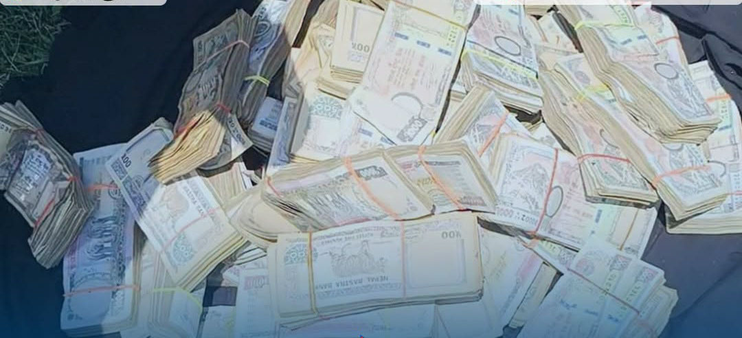 सर्लाहीमा स्रोत नखुलेको ५१ लाख ३४ हजार रुपैयाँसहित एक जना पक्राउ