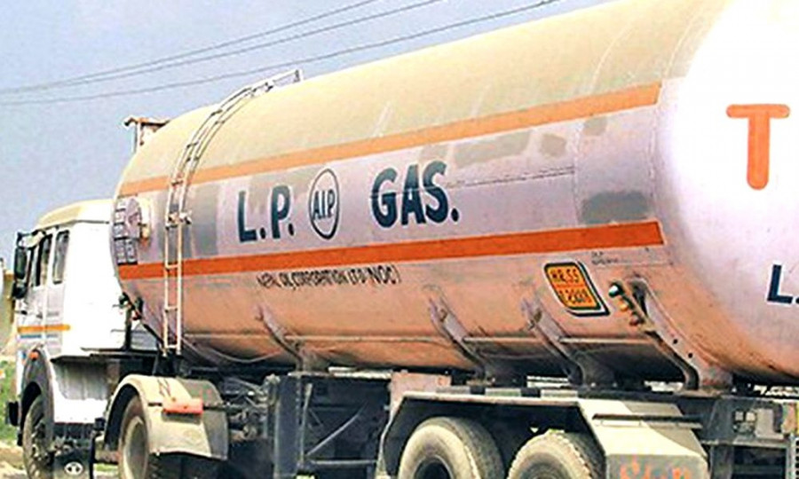 माग घटेपछि बुलेटमै थन्कियो ग्यास