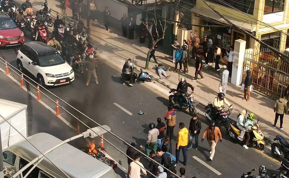 काठमाडौँको जमलमा सवारी दुर्घटना हुँदा चार जना घाइते