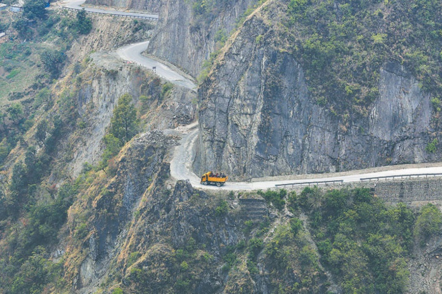 कान्ति लोकपथमा रातको समयमा यात्रा नगर्न स्थानीय प्रशासनको आग्रह