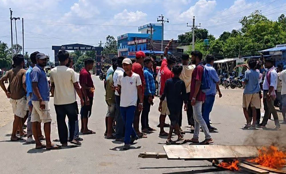स्वास्थ्य चौकीभित्रै बालकलाई सर्पले टोक्यो, एम्बुलेन्स नपाउँदा मृत्यु भएपछि चक्काजाम