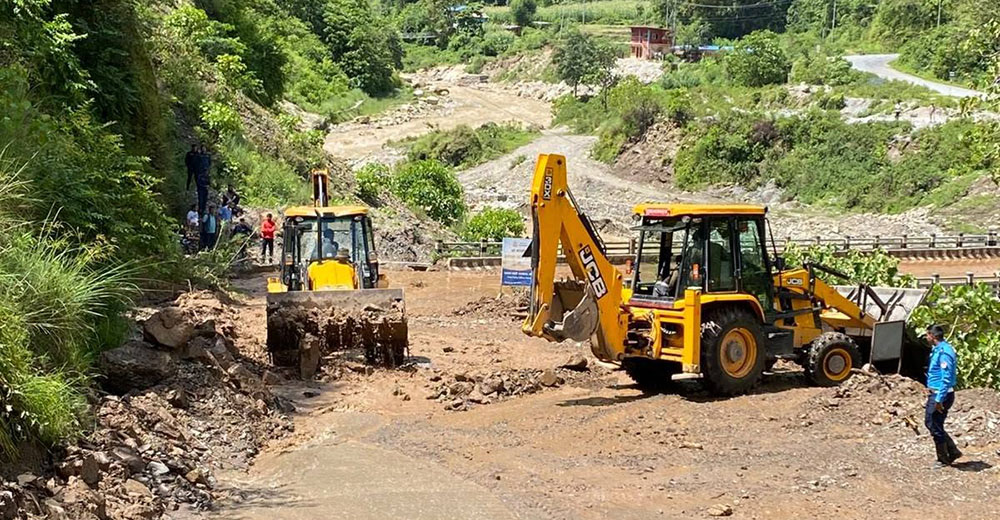 पहिरो पन्छाएपछि मध्यपहाडी राजमार्ग सञ्चालन