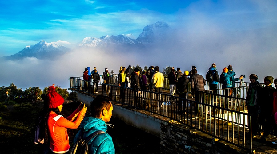 दसैँपछि घोडेपानी र पुनहिलमा पर्यटक बढे