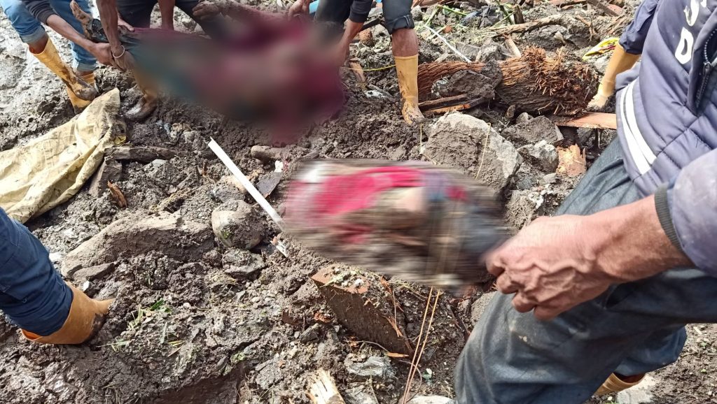 ताप्लेजुङ पहिरो जाँदा २ जनाको मृत्यु, ३० परिवार बिस्थापित